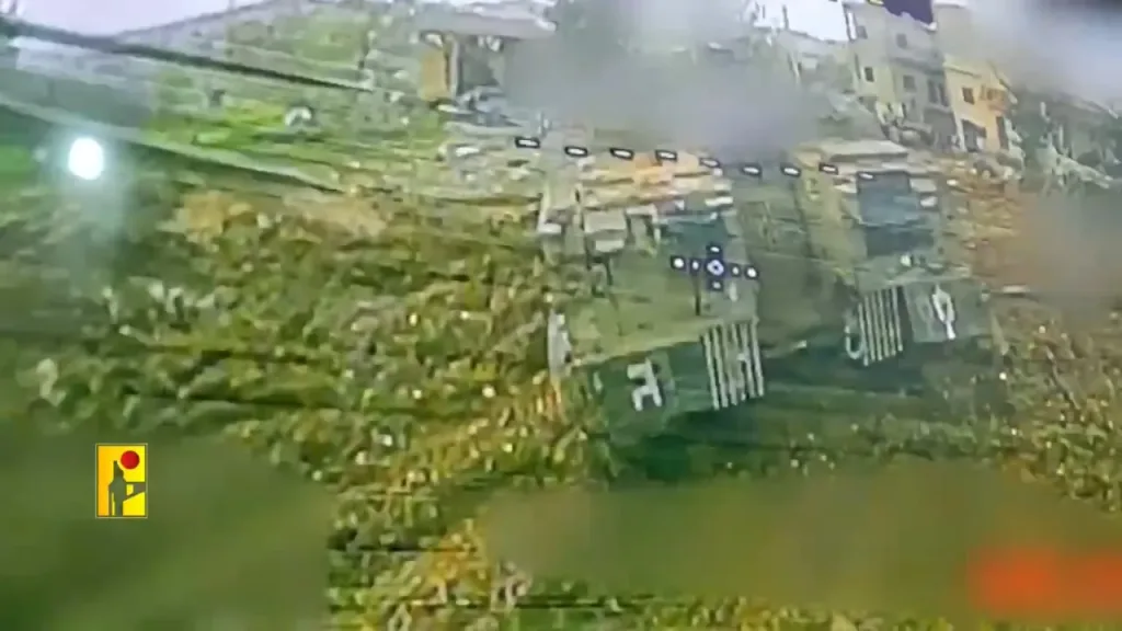 Прилет FPV-дрона "Хезболлы" в наименее защищенный кормовой люк десанта израильского ТБТР Namer в Ливане
