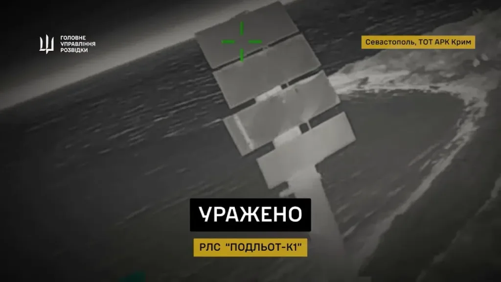 Поражение БДК проекта 775 «Ямал», БДК проекта 1171 «Николай Фильченков» и вращающегося макета РЛС 48Я6 К1 «Подлёт» украинскими дронами-камикадзе на Starlink в бухте Севастополя в ночь с 18 на 19 апреля