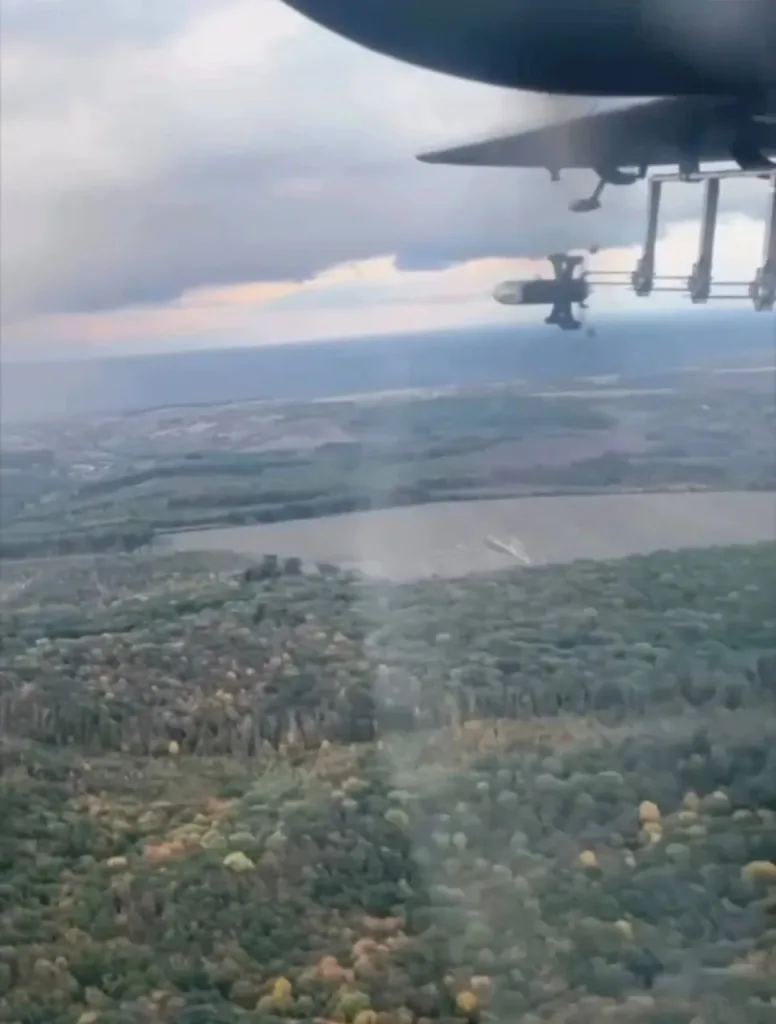 Кадры запусков дронов-перехватчиков P1-SUN и AS3 MEROPS с борта самолёта PZL M28 Skytruck для перехвата дронов-камикадзе типа «Герань-2»