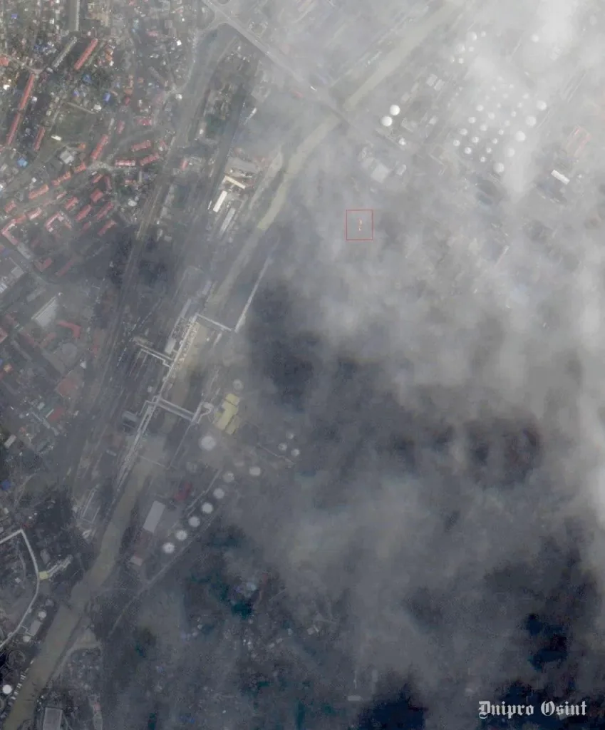 В Туапсе нефть из реки попала в Черное море