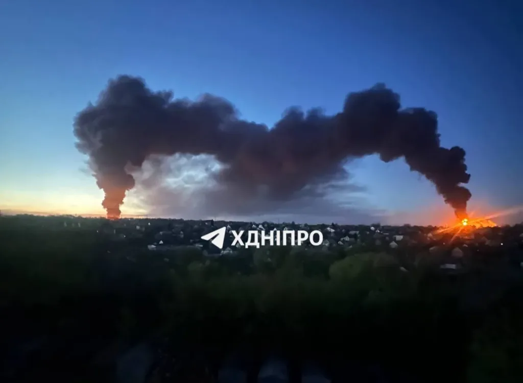 Тем временем, совершена самая массированная атака на Днепропетровск. Она началась в районе трех часов и продолжается до сих пор