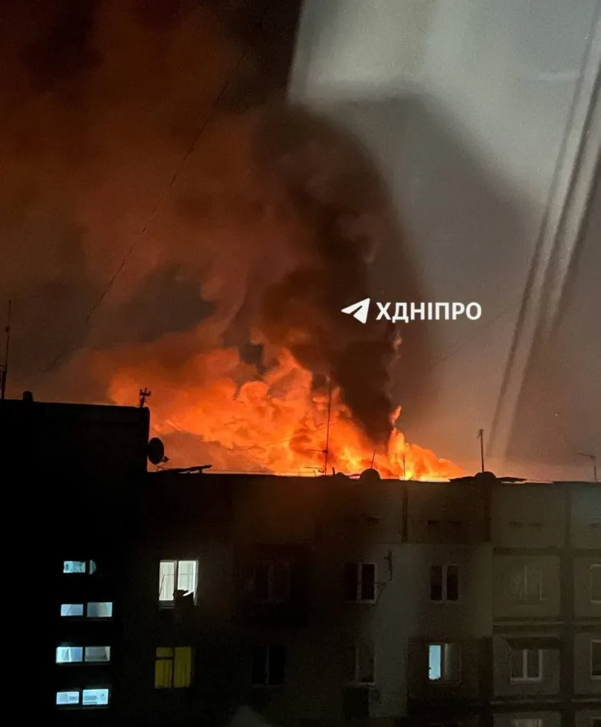 Тем временем, совершена самая массированная атака на Днепропетровск. Она началась в районе трех часов и продолжается до сих пор