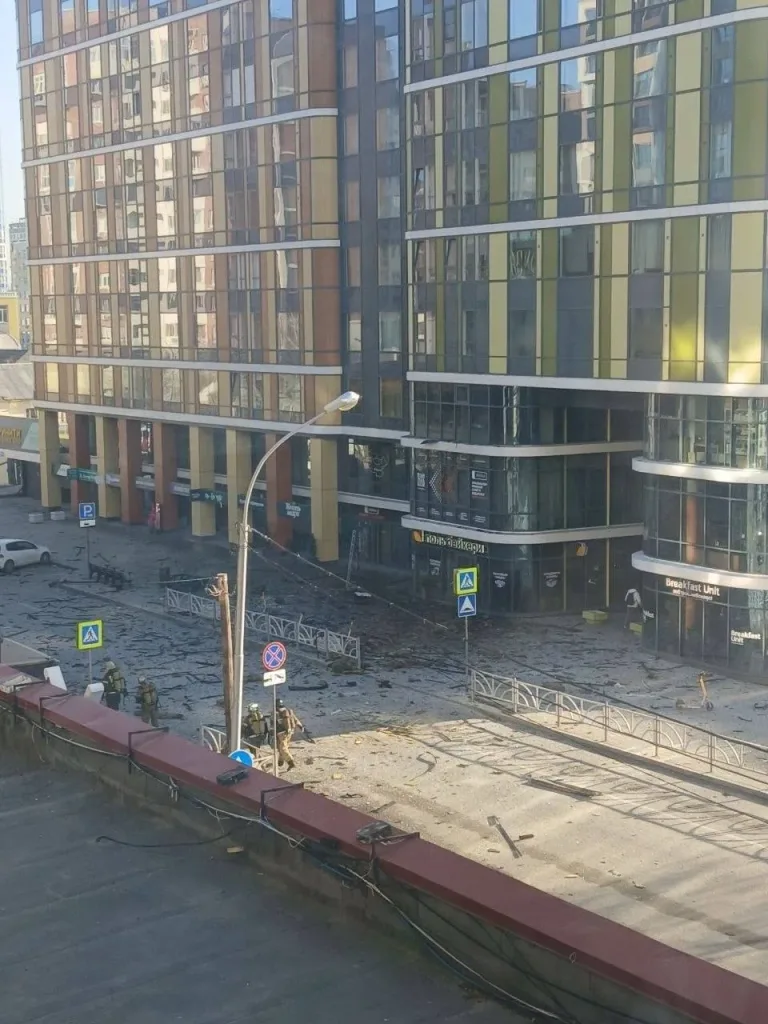 БПЛА ВСУ атаковал жилой дом в Екатеринбурге. Зафиксировано возгорание в многоэтажном доме ЖК «Тринити»