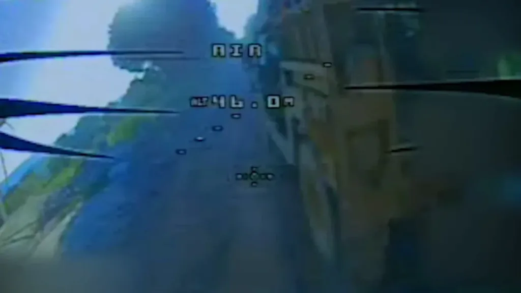 Удачная охота FPV-дрона "Хезболлы" за движущимся израильским бронеавтомобилем HMMWV в Ливане и поражение бронеэкскаватора Caterpillar 349E