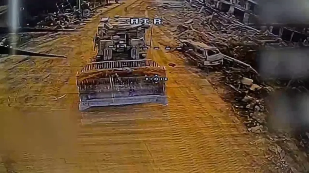 Израильский БТР Eitan и бронебульдозер IDF Caterpillar D9 стали очередными целями FPV-дронов "Хезболлы" в Ливане