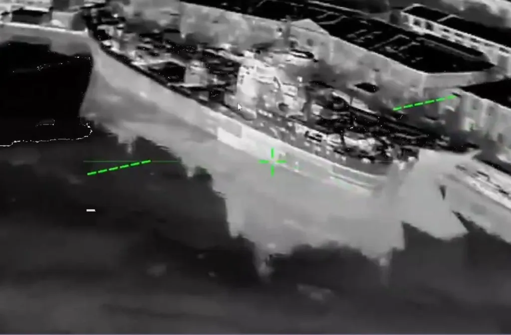 СРК проекта 18280 «Иван Хурс», БДК проекта 775 «Ямал», БДК проекта 1171 «Николай Фильченков» и истребитель МиГ-31БМ в прицеле украинских дронов-камикадзе в Крыму во время ночной массированной атаки на полуостров