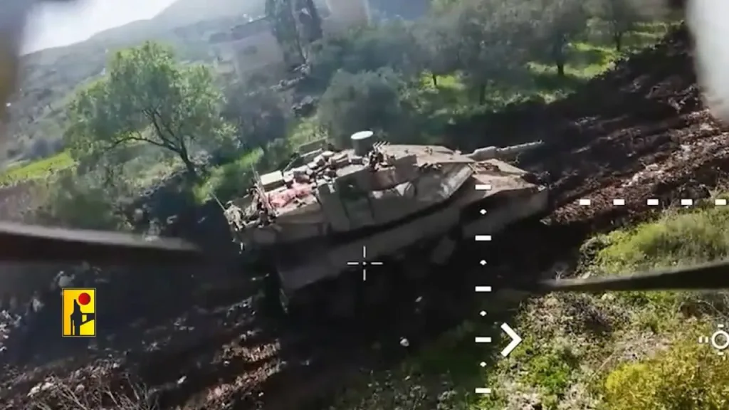 Поражение танка Merkava Mk.4M ЦАХАЛ ударом FPV-дрона "Хезболлы" в район расположения РЛС КАЗ Trophy и бронеавтомобиля HMMWV на юге Ливана