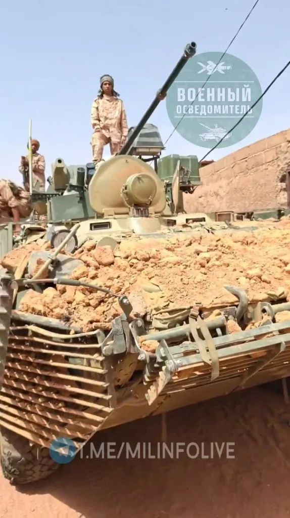 Брошенный БТР-82АТ и бронеавтомобиль VP11 из состава "Африканского корпуса" на базе в Кидале, ставшие трофеями боевиков FLA и JNIM