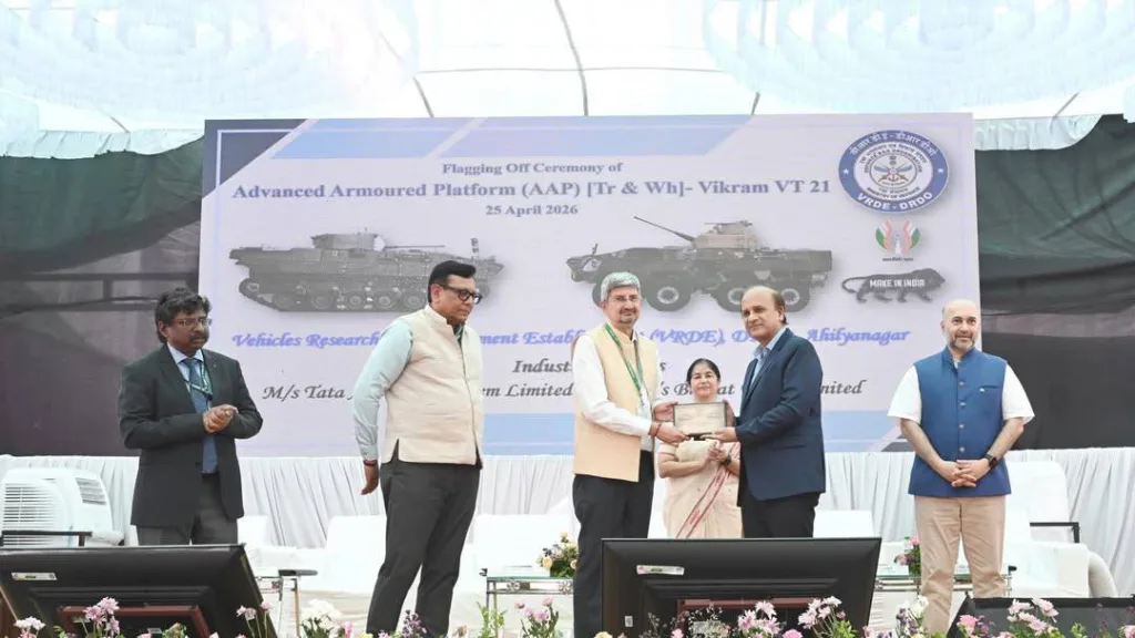 В Индии представлена усовершенствованная бронированной платформы (колесной и гусеничной), разработанной VRDE, DRDO совместно с Tata Advanced System Limited и Bharat Forge Limited