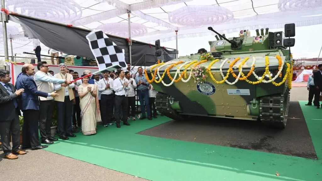 В Индии представлена усовершенствованная бронированной платформы (колесной и гусеничной), разработанной VRDE, DRDO совместно с Tata Advanced System Limited и Bharat Forge Limited