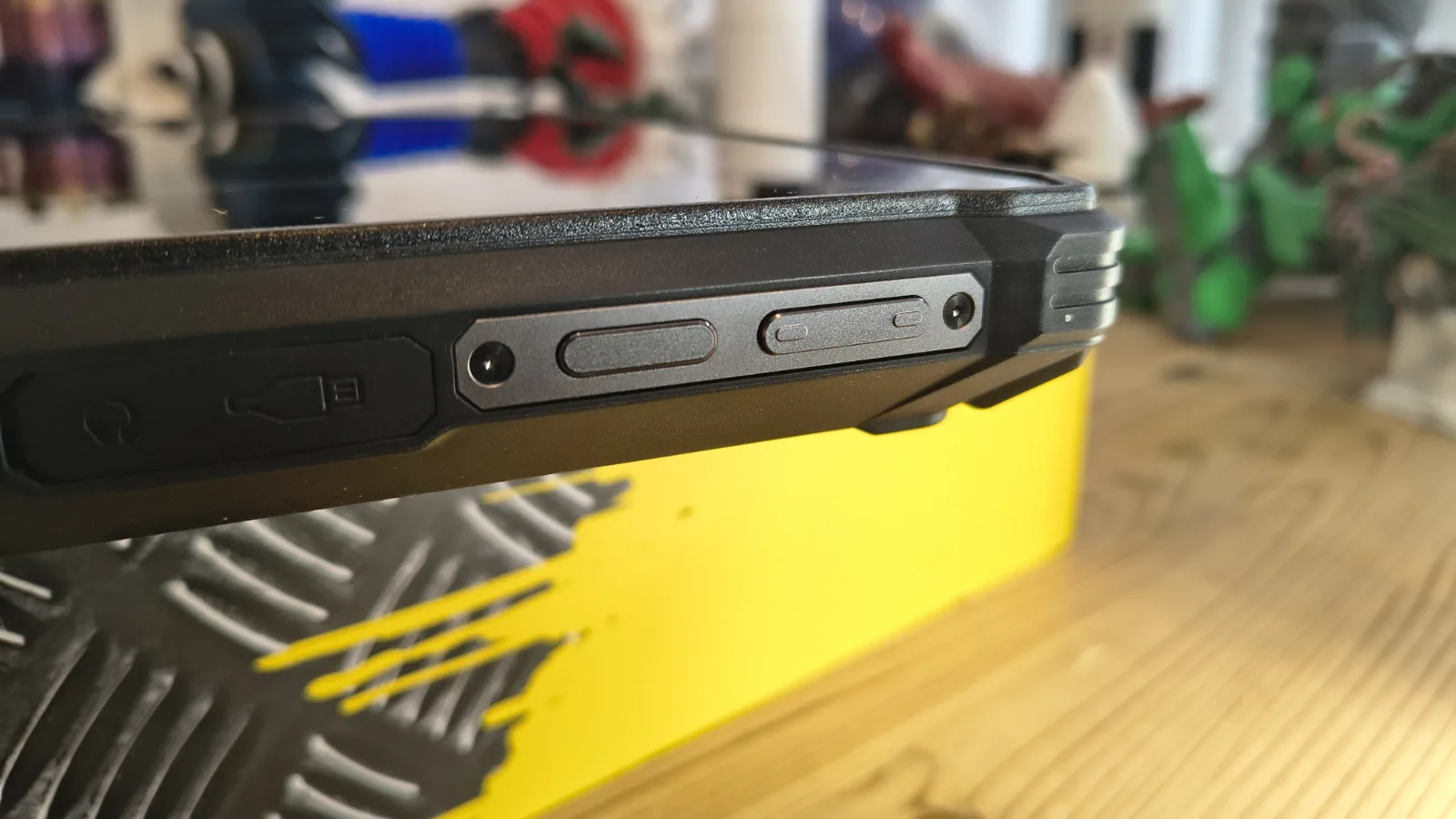 Обзор Ulefone Armor Pad 5 Ultra: мощный и прочный планшет картинка Планшет Ulefone Armor Pad 5 Ultra с проектором | DGL.RU