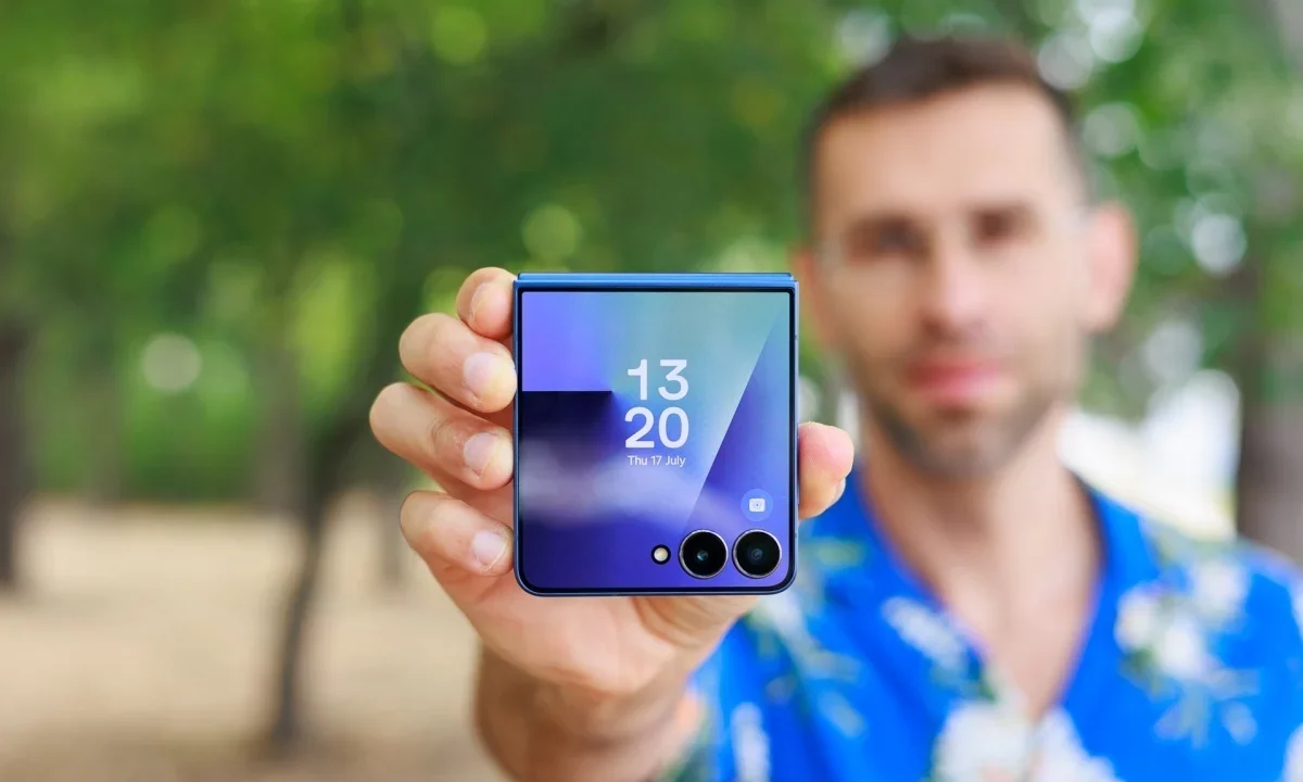 Раскладушка без складок и «широкий» формат: как Samsung готовит революцию складных смартфонов картинка Стоит ли брать Смартфон Samsung Galaxy Z Fold? | DGL.RU