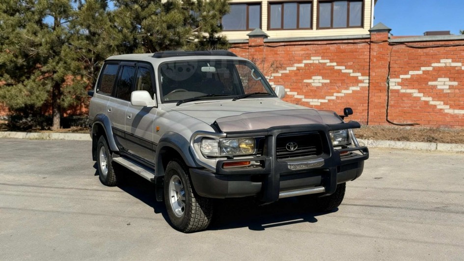 В Ачинске начались торги за редкий Toyota Land Cruiser 1995 года: дорого