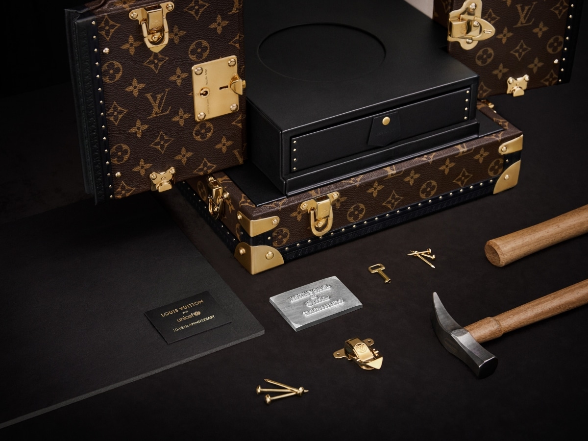 Louis Vuitton превратил футбольный мяч в механические часы с бриллиантами картинка Настольные часы Louis Vuitton: шедевр или игрушка? | DGL.RU