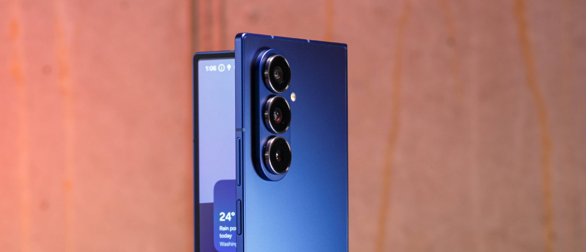 Samsung сдаётся: новые складные смартфоны наконец избавятся от эффекта «пульта» картинка Стоит ли ждать широкий Samsung Galaxy Z Fold8? | DGL.RU
