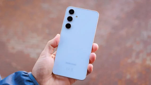 Samsung прощается с прошлым масштабный апдейт и конец эры одинаковых камер (1) Samsung Galaxy S24 FE: плюсы и минусы | DGL.RU