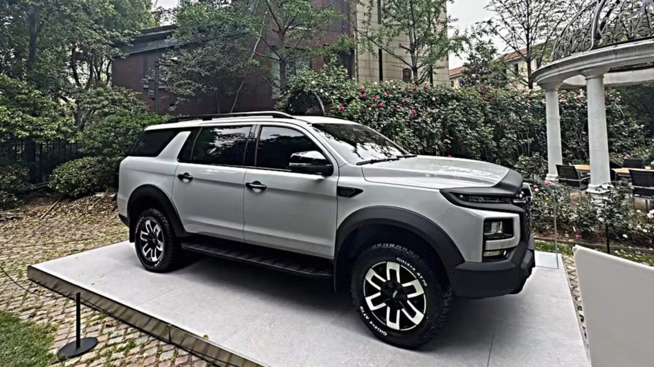 JAC JS9 готовится к выходу в России: первые фото и детали нового внедорожника