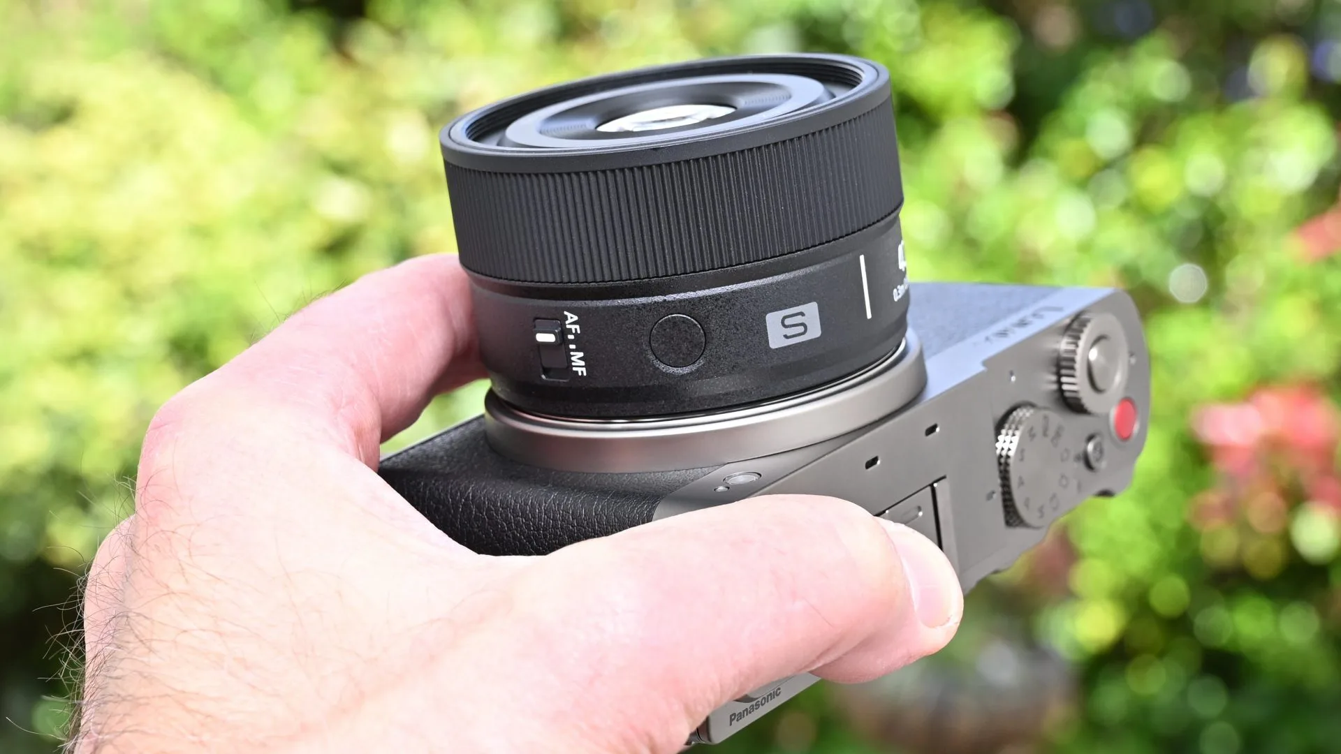 Обзор Panasonic Lumix S 40mm f/2: стандартный полнокадровый объектив картинка Объектив Panasonic Lumix S 40mm f/2: лёгкий хит | DGL.RU