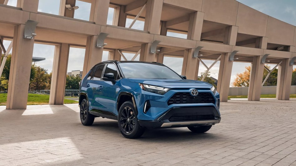 Когда менять масло в Toyota RAV4 и какие ошибки могут привести к поломке двигателя