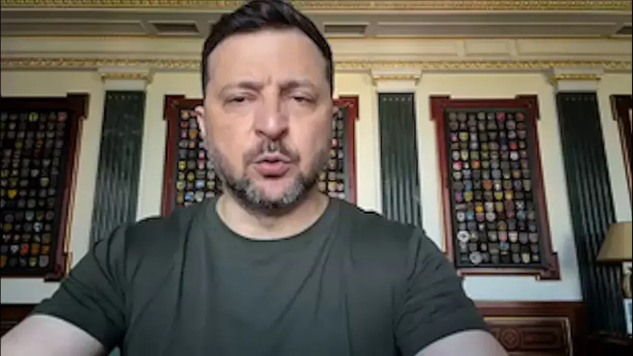 Зеленский в истерике после массированного удара по Киеву: заявил о прилёте «Орешника» и потребовал от США и Европы «решений»