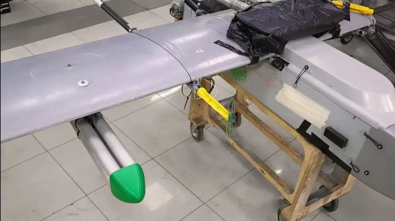 Фото украинского дрона-ракетоносца FP-2 с блоками неуправляемых ракет С-5