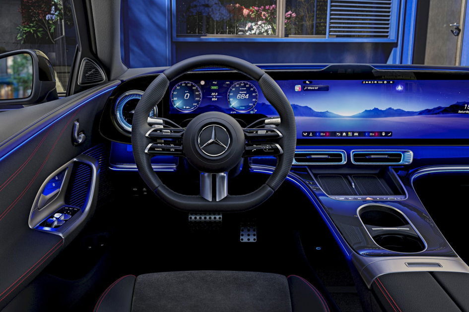 Mercedes-Benz сохраняет огромные дисплеи в салоне несмотря на запрос на кнопки