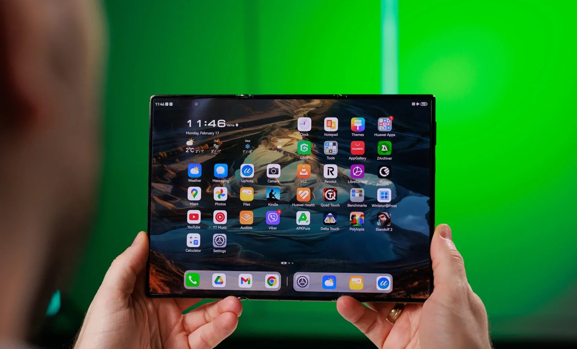 Huawei Mate XT2: новая попытка покорить мир смартфонов с тремя экранами картинка Смартфон Huawei Mate XT2: три экрана и риски | DGL.RU