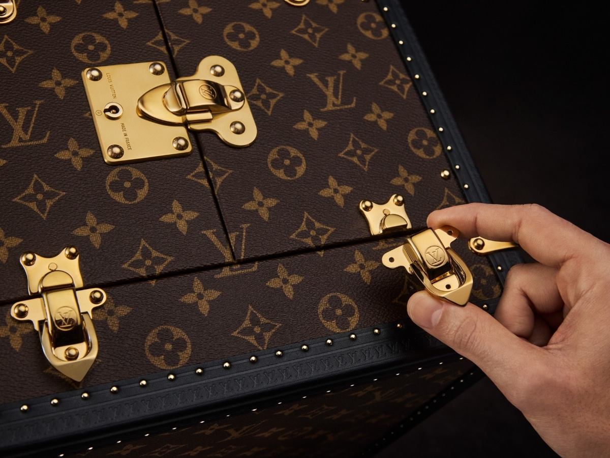 Louis Vuitton превратил футбольный мяч в механические часы с бриллиантами картинка Настольные часы Louis Vuitton: шедевр или игрушка? | DGL.RU