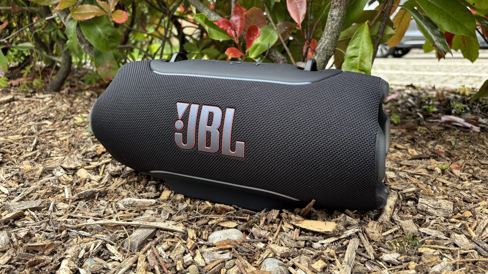 Обзор JBL Xtreme 5 - заметно прибавила в мощности картинка Беспроводная колонка JBL Xtreme 5 | DGL.RU