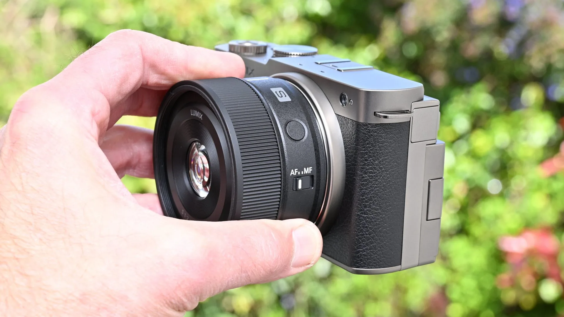 Обзор Panasonic Lumix S 40mm f/2: стандартный полнокадровый объектив картинка Объектив Panasonic Lumix S 40mm f/2: лёгкий хит | DGL.RU