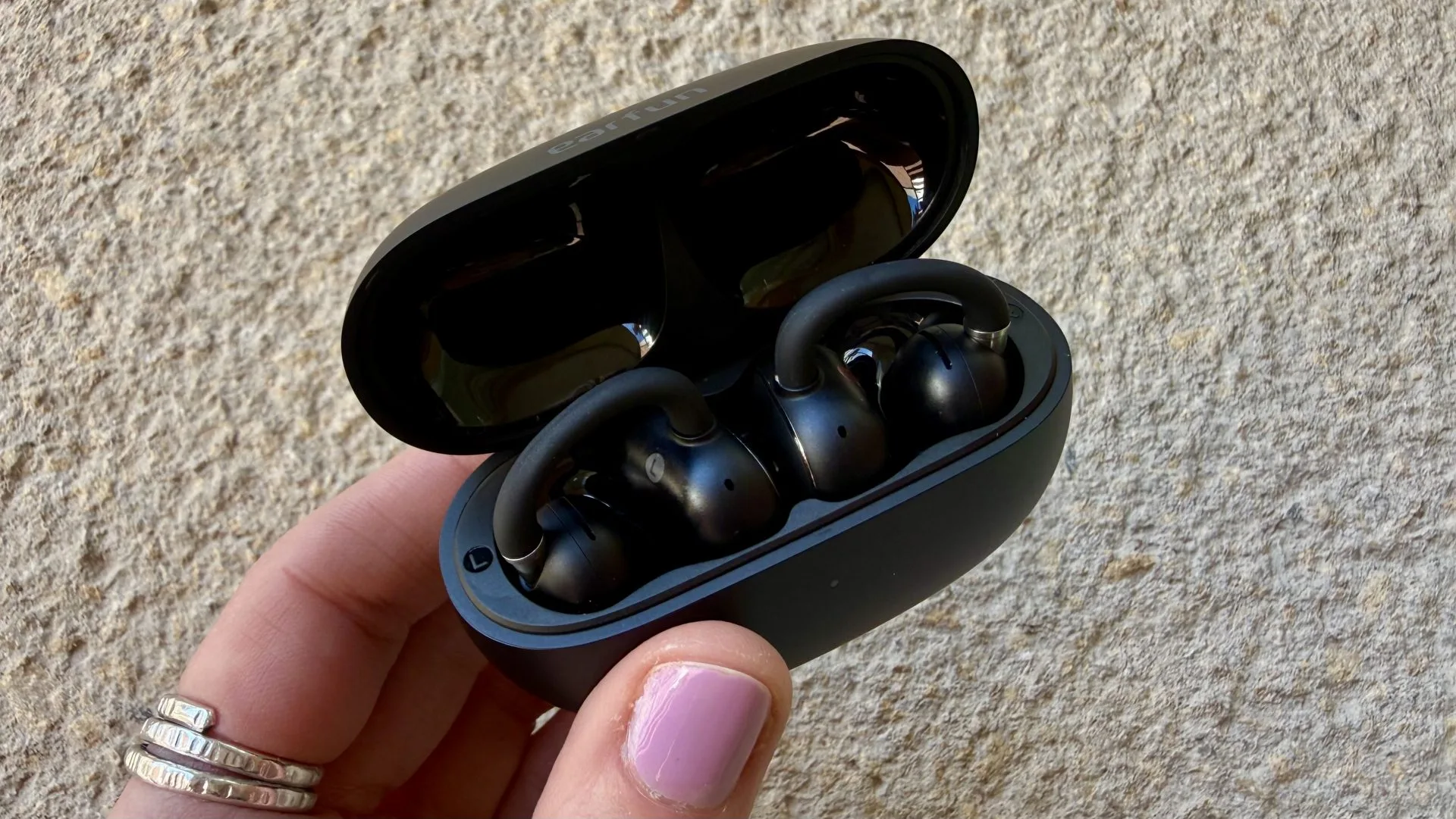 Обзор Earfun Clip 2 в России - лучшая недорогая пара наушников картинка Наушники Earfun Clip 2 удивили ценой и ИИ | DGL.RU