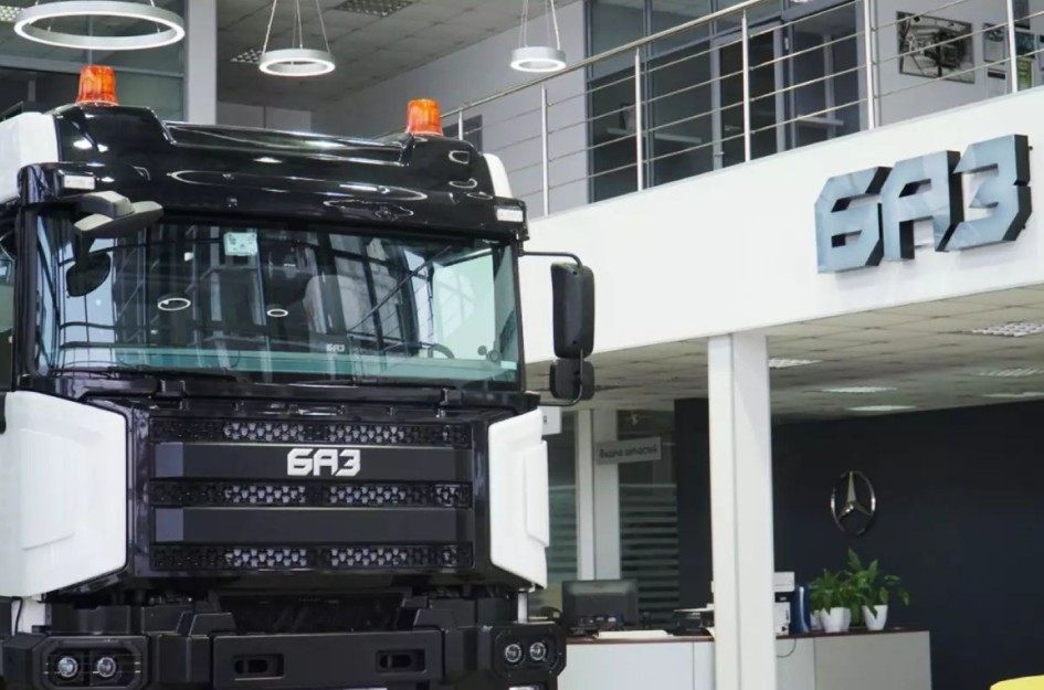 БАЗ готовит к выпуску грузовики 8x8: новые форматы и независимая подвеска