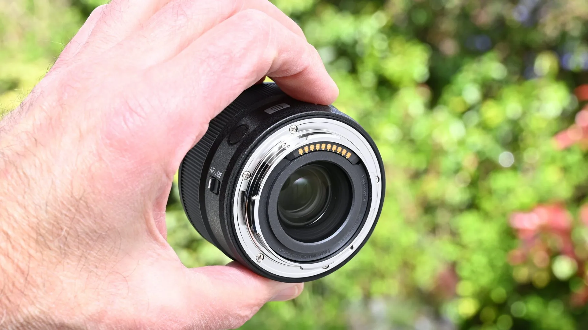 Обзор Panasonic Lumix S 40mm f/2: стандартный полнокадровый объектив картинка Объектив Panasonic Lumix S 40mm f/2: лёгкий хит | DGL.RU