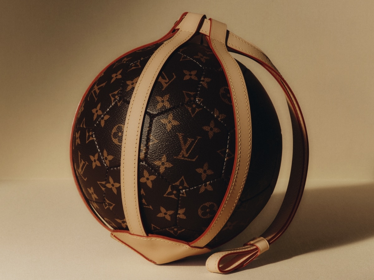 Louis Vuitton превратил футбольный мяч в механические часы с бриллиантами картинка Настольные часы Louis Vuitton: шедевр или игрушка? | DGL.RU