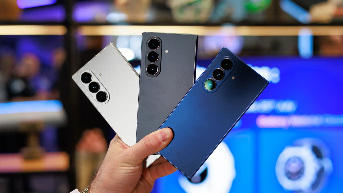 Раскладушка без складок и «широкий» формат: как Samsung готовит революцию складных смартфонов картинка Стоит ли брать Смартфон Samsung Galaxy Z Fold? | DGL.RU