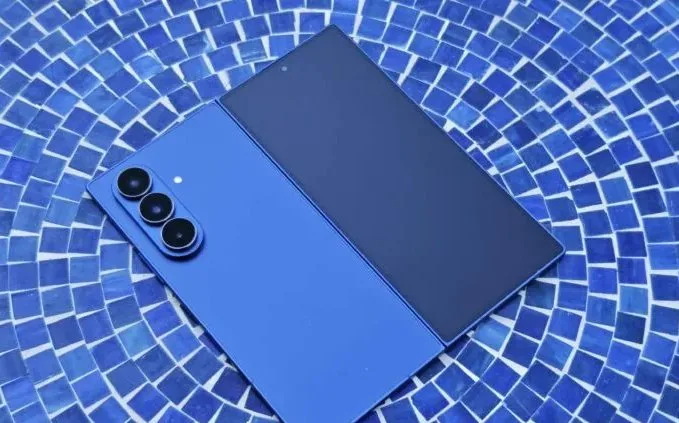 Razr Fold — это вчерашний день: 5 дерзких конкурентов, которые стоят каждого рубля картинка 5 Android-смартфонов, которые стоит купить вместо Motorola Razr Fold