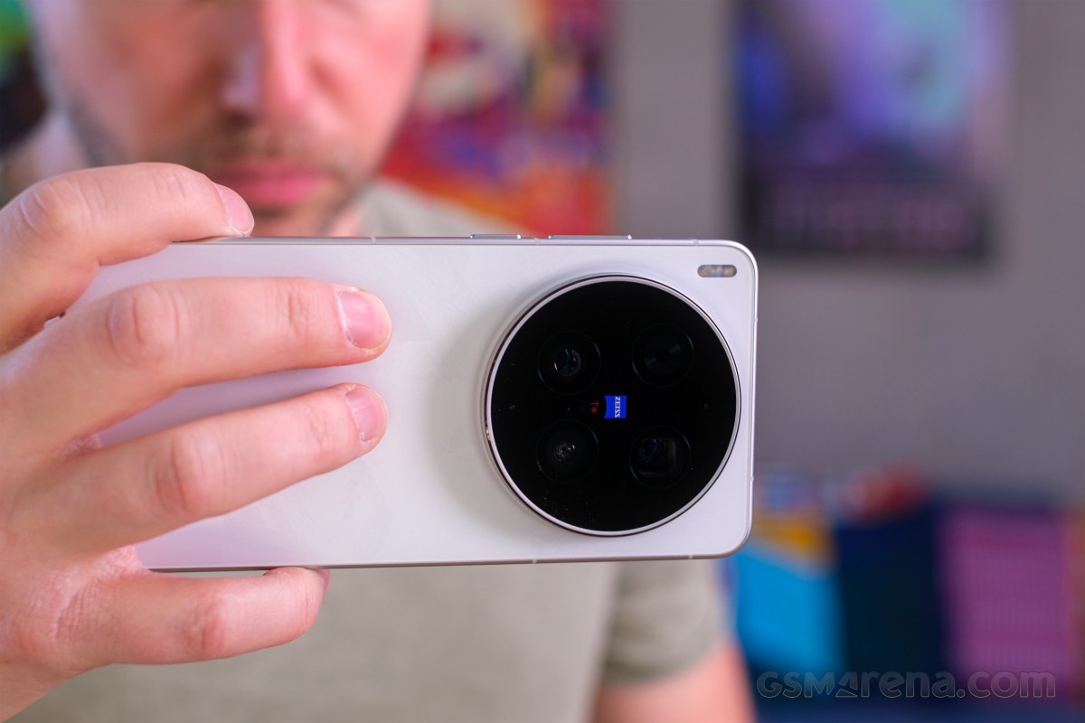 Обзор vivo X300 Ultra - фанатам мобильной фотографии посвящается картинка Смартфон vivo X300 Ultra: ставка на камеру 200 Мп | DGL.RU