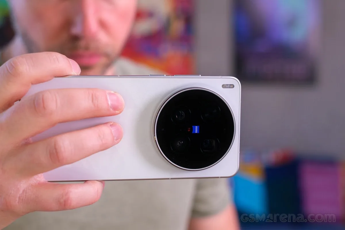 Обзор vivo X300 Ultra - фанатам мобильной фотографии посвящается картинка Смартфон vivo X300 Ultra: ставка на камеру 200 Мп | DGL.RU