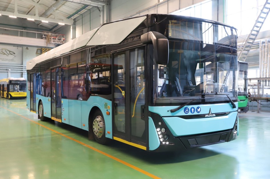 МАЗ 303Е23 признан лучшим электробусом года на выставке СOMvex 2026