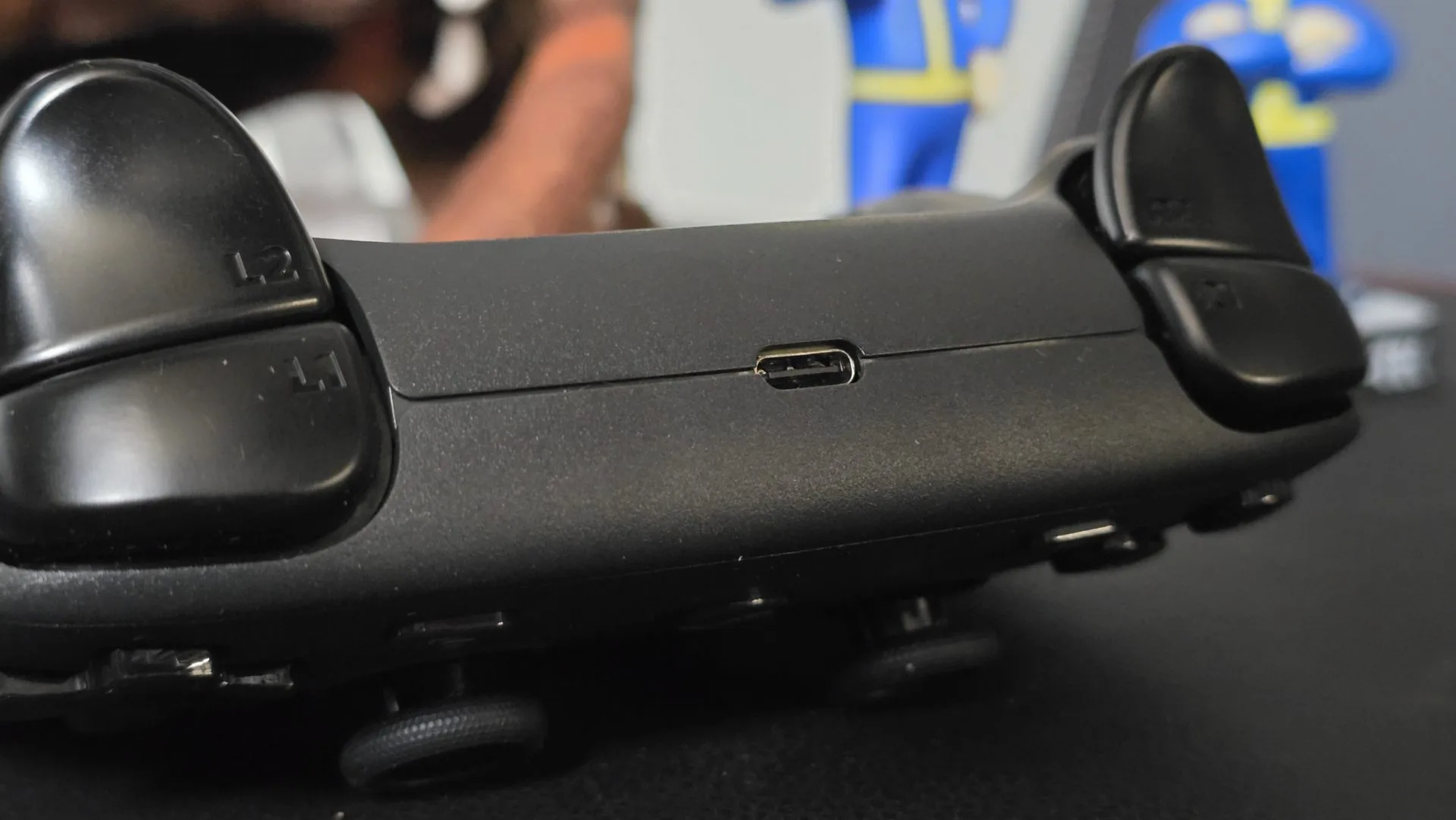 Обзор Valve Steam Controller (2026) - один из моих любимых геймпадов картинка Геймпад Valve Steam Controller удивил точностью | DGL.RU