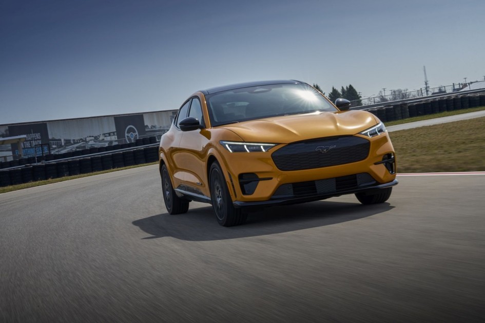 Ford Mustang Mach-E теряет позиции: как отмена льгот изменила рынок электромобилей
