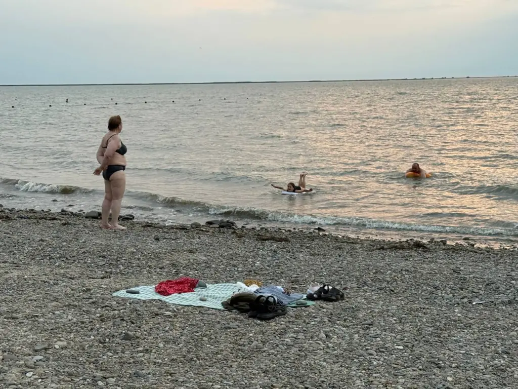 Ракушка вместо песка и расценки из прошлого: нашли поселок в Крыму, где кошелек не истощается на глазах