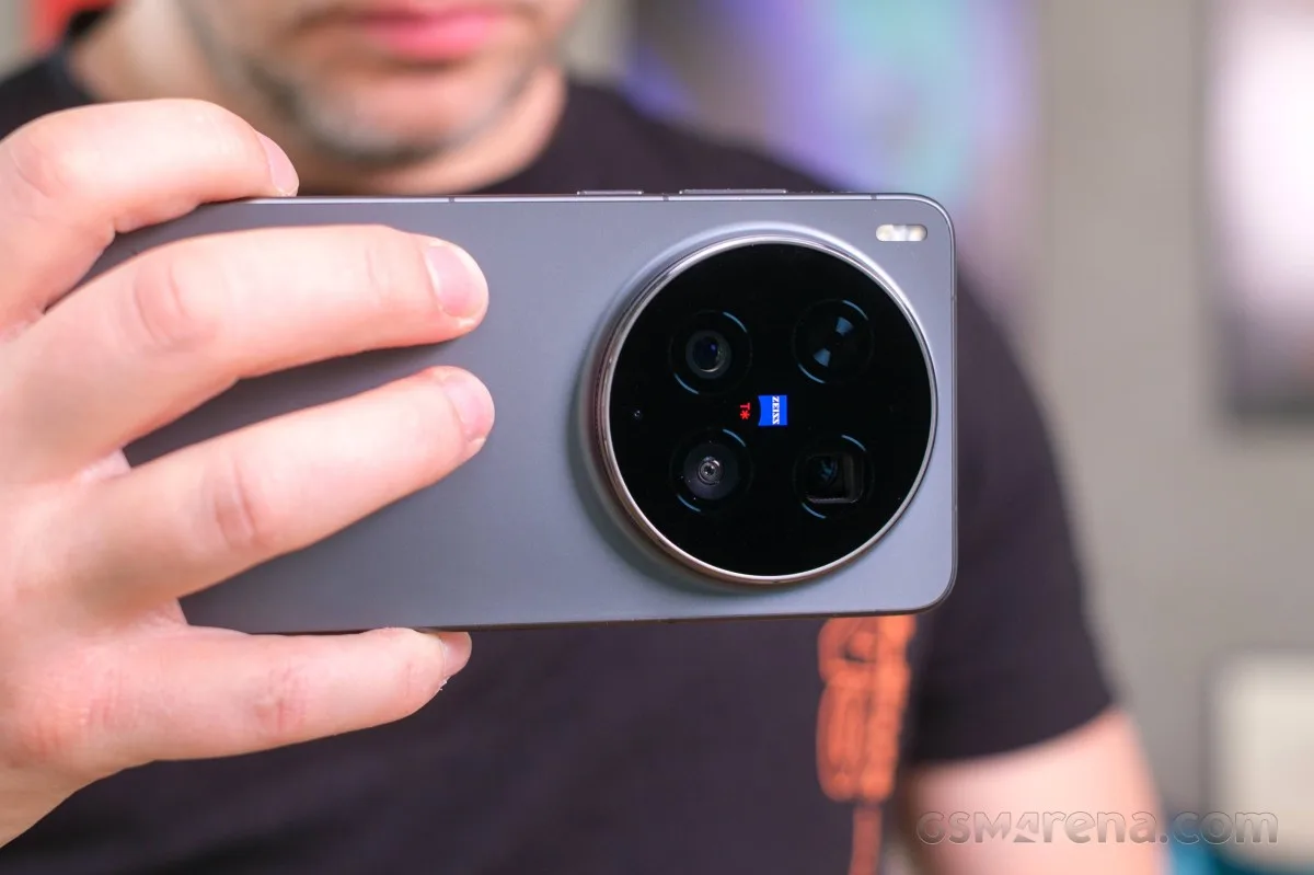 Обзор vivo X300 Ultra - фанатам мобильной фотографии посвящается картинка Смартфон vivo X300 Ultra: ставка на камеру 200 Мп | DGL.RU