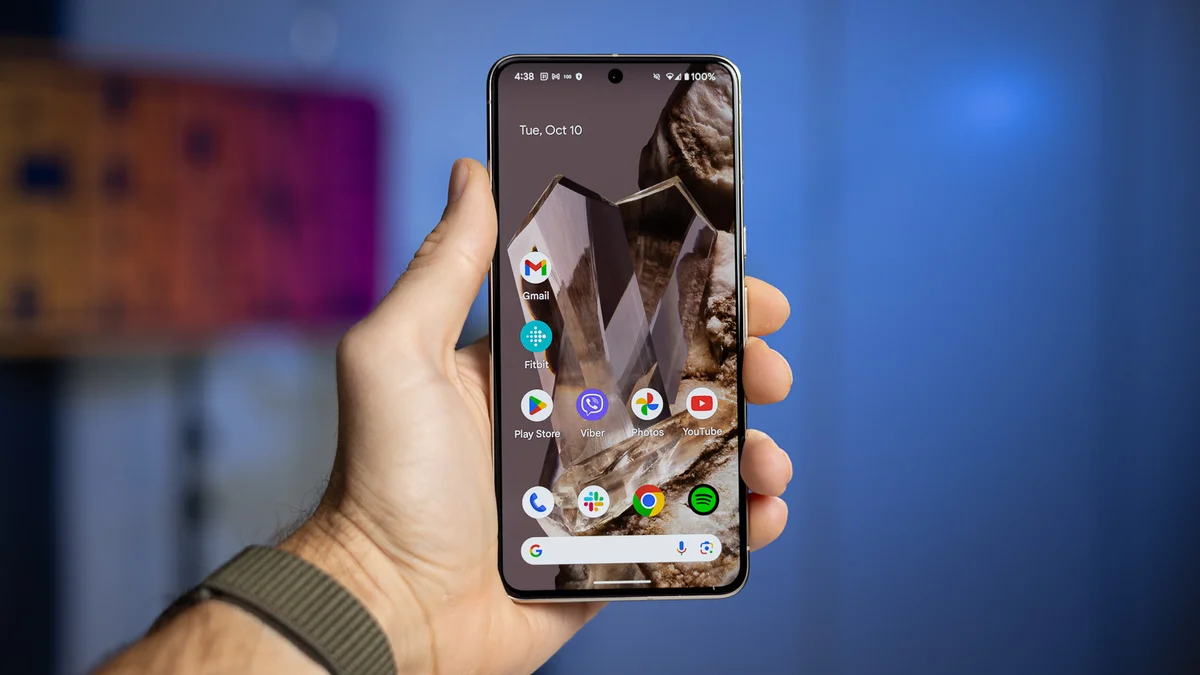 Парадоксы Google Pixel: почему слабый процессор — это норма, а новые функции обходят старые флагманы картинка Смартфон Google Pixel: стоит ли покупать гаджет | DGL.RU