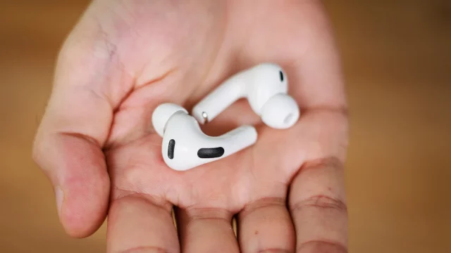 Наушники с камерами или качественный звук за копейки Apple готовит AirPods Ultra, пока Honor захватывает рынок (2) Наушники AirPods Ultra получат встроенные камеры | DGL.RU