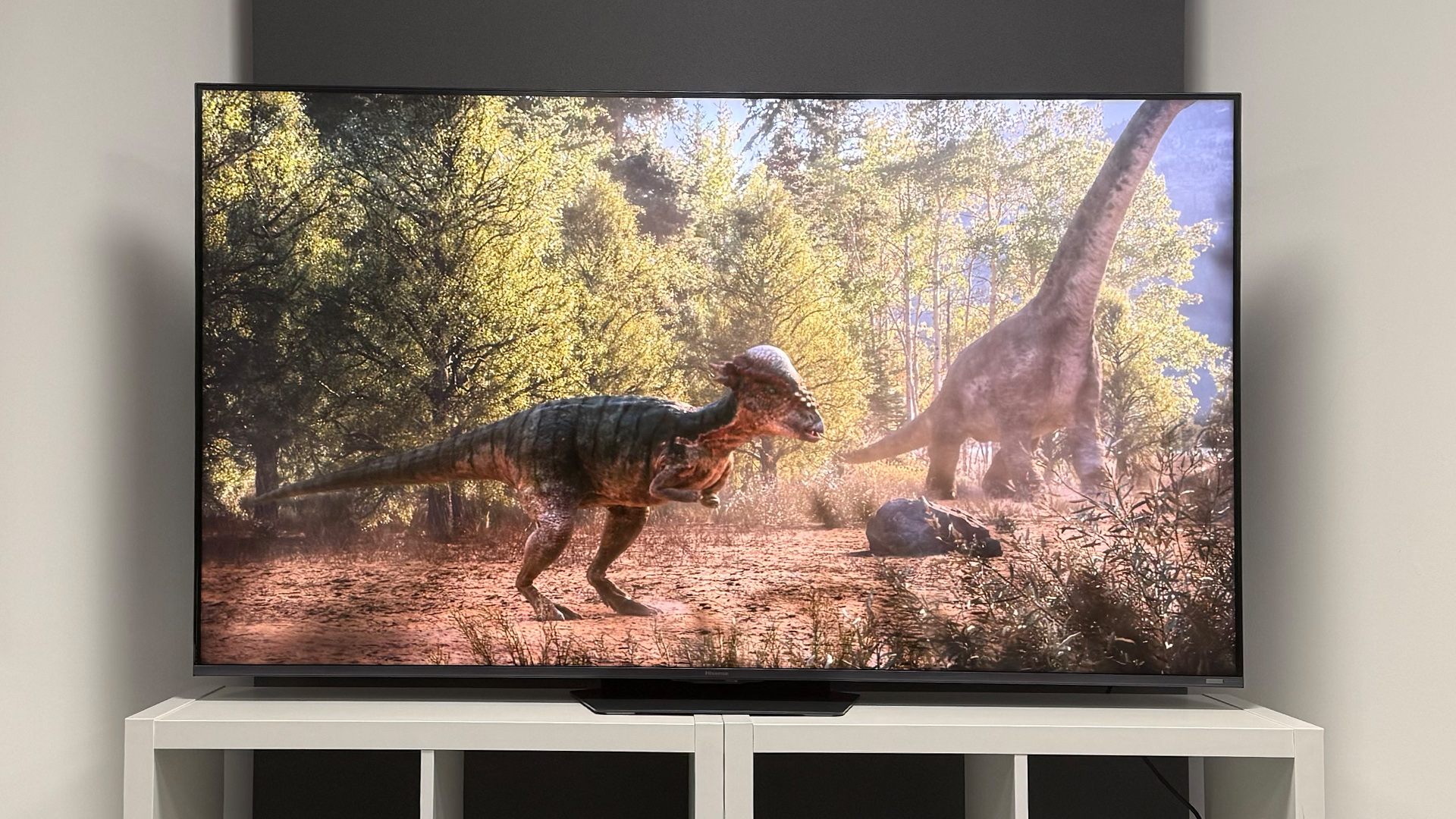 Обзор Hisense UR9 - он очень впечатляет, но стал ли он убийцей OLED? картинка Телевизор Hisense UR9 RGB Mini LED тест 2026 | DGL.RU
