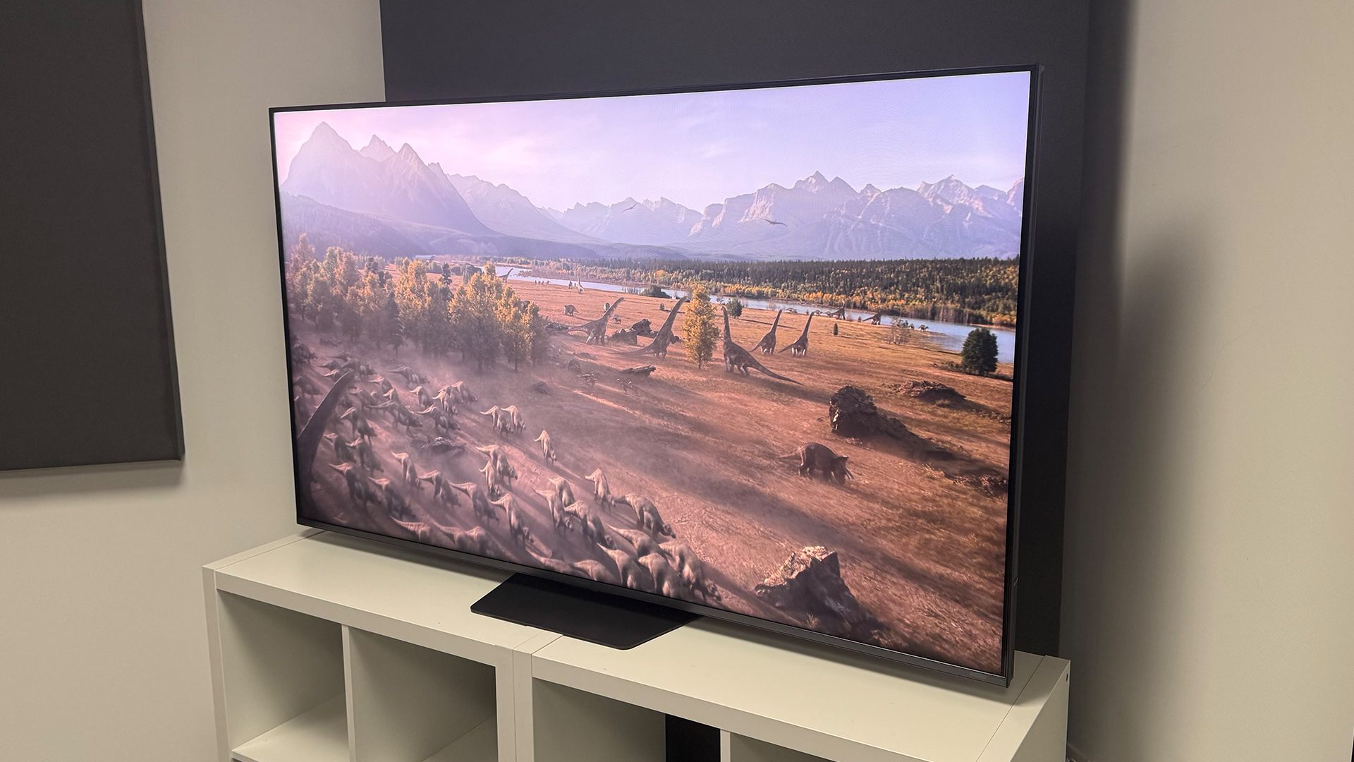 Обзор Hisense UR9 - он очень впечатляет, но стал ли он убийцей OLED? картинка Телевизор Hisense UR9 RGB Mini LED тест 2026 | DGL.RU