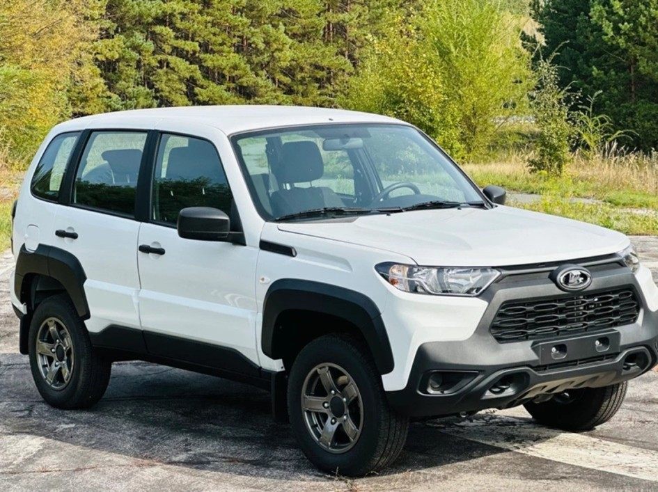 Lada Niva Travel и Renault Duster: сравнение комфорта, оснащения и проходимости