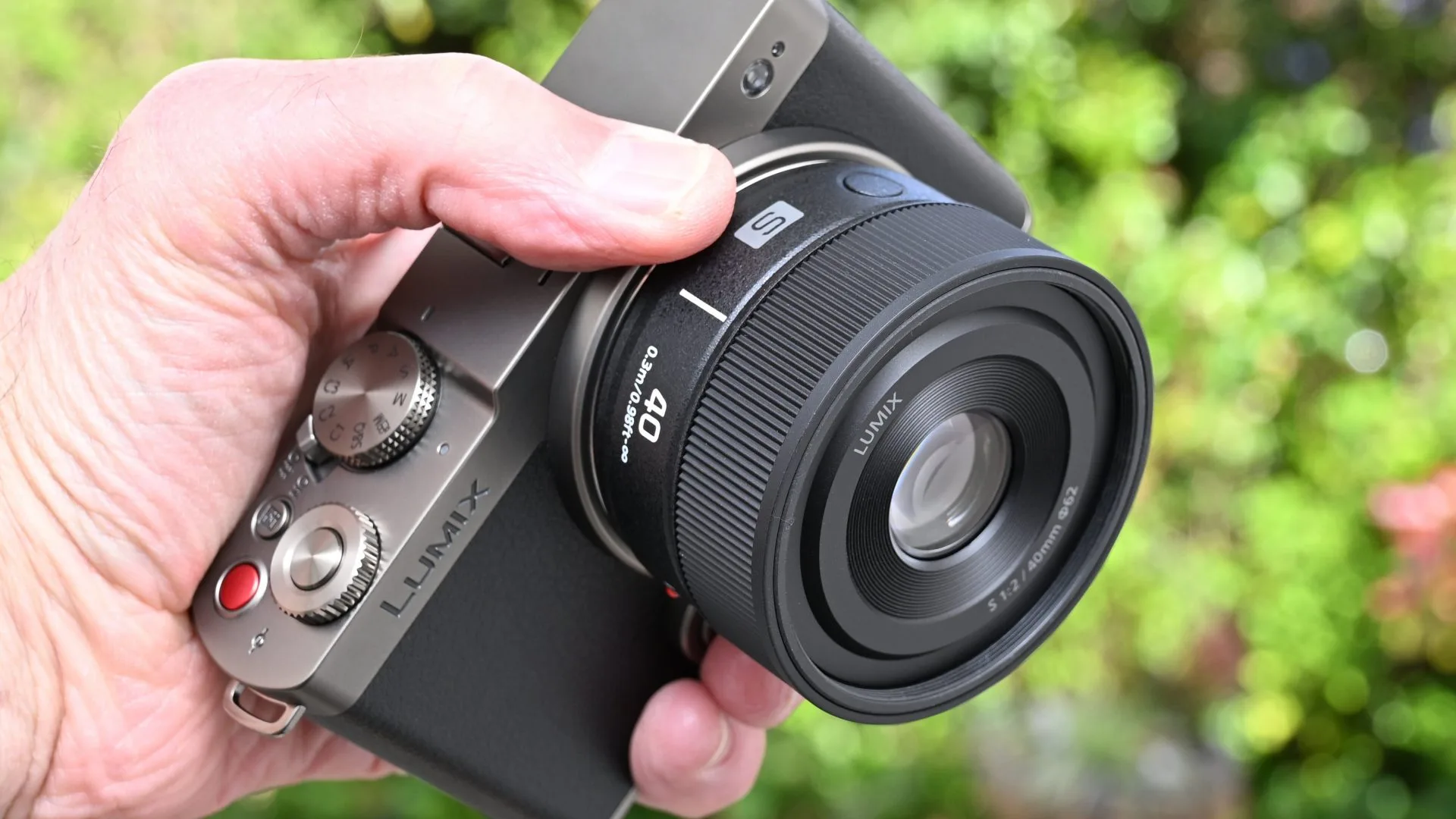 Обзор Panasonic Lumix S 40mm f/2: стандартный полнокадровый объектив картинка Объектив Panasonic Lumix S 40mm f/2: лёгкий хит | DGL.RU