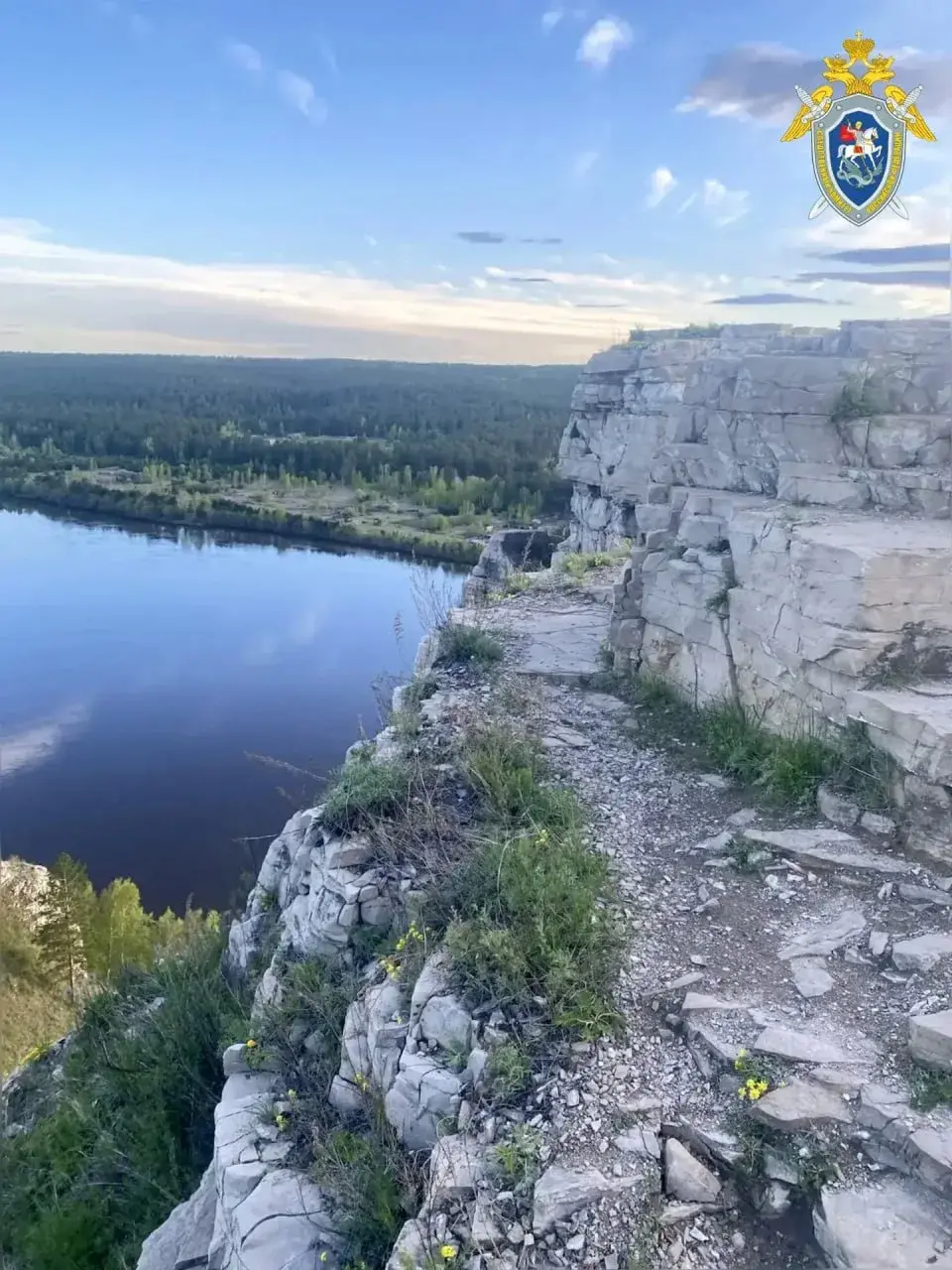 Студентка погибла во время фотосессии на краю скалы в Иркутской области